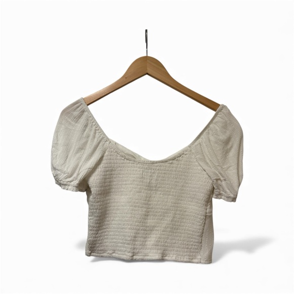 Hollister White Babydoll Button-Front Top – Size Medium 🤍 - Picture 3 of 4